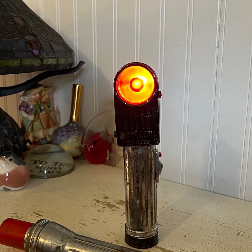 Vintage flashlights signal lights 3 color works other untested